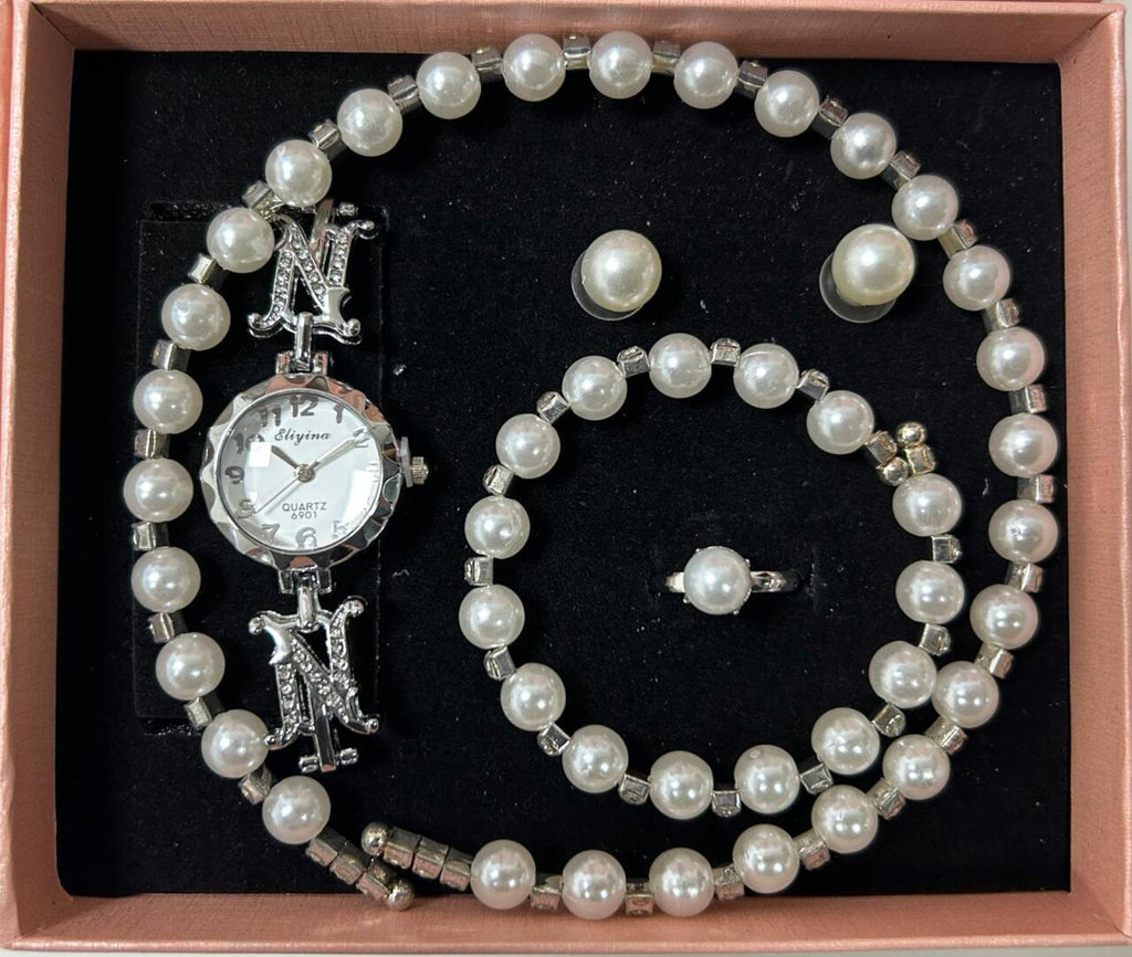 Conjunto de joyas plateado con perlas aleatorio.