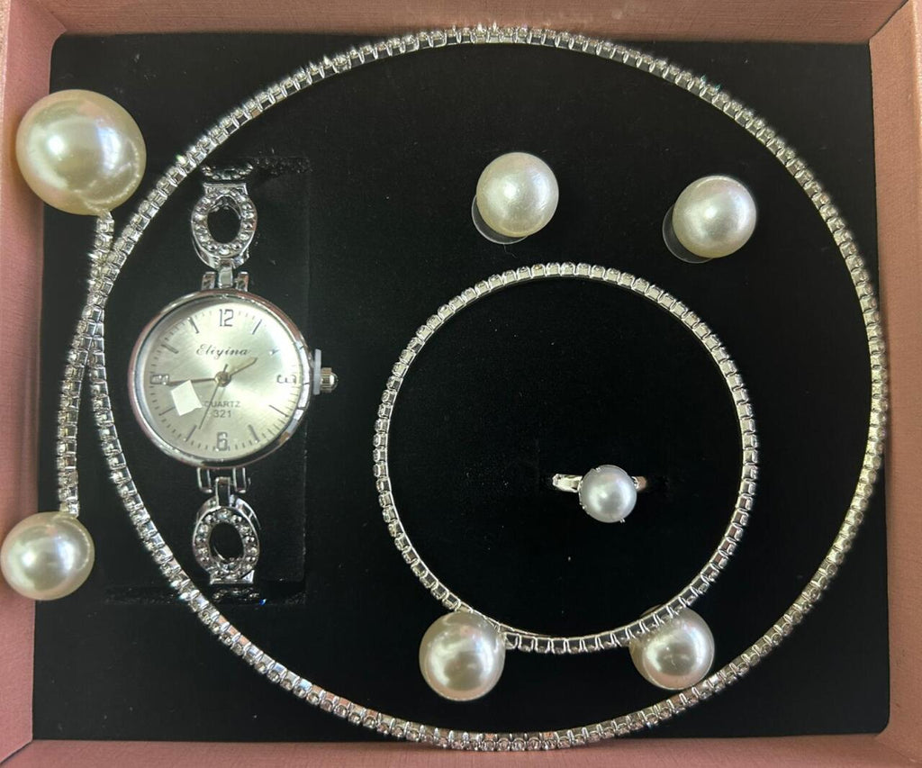 Conjunto de joyas plateado con perlas aleatorio.