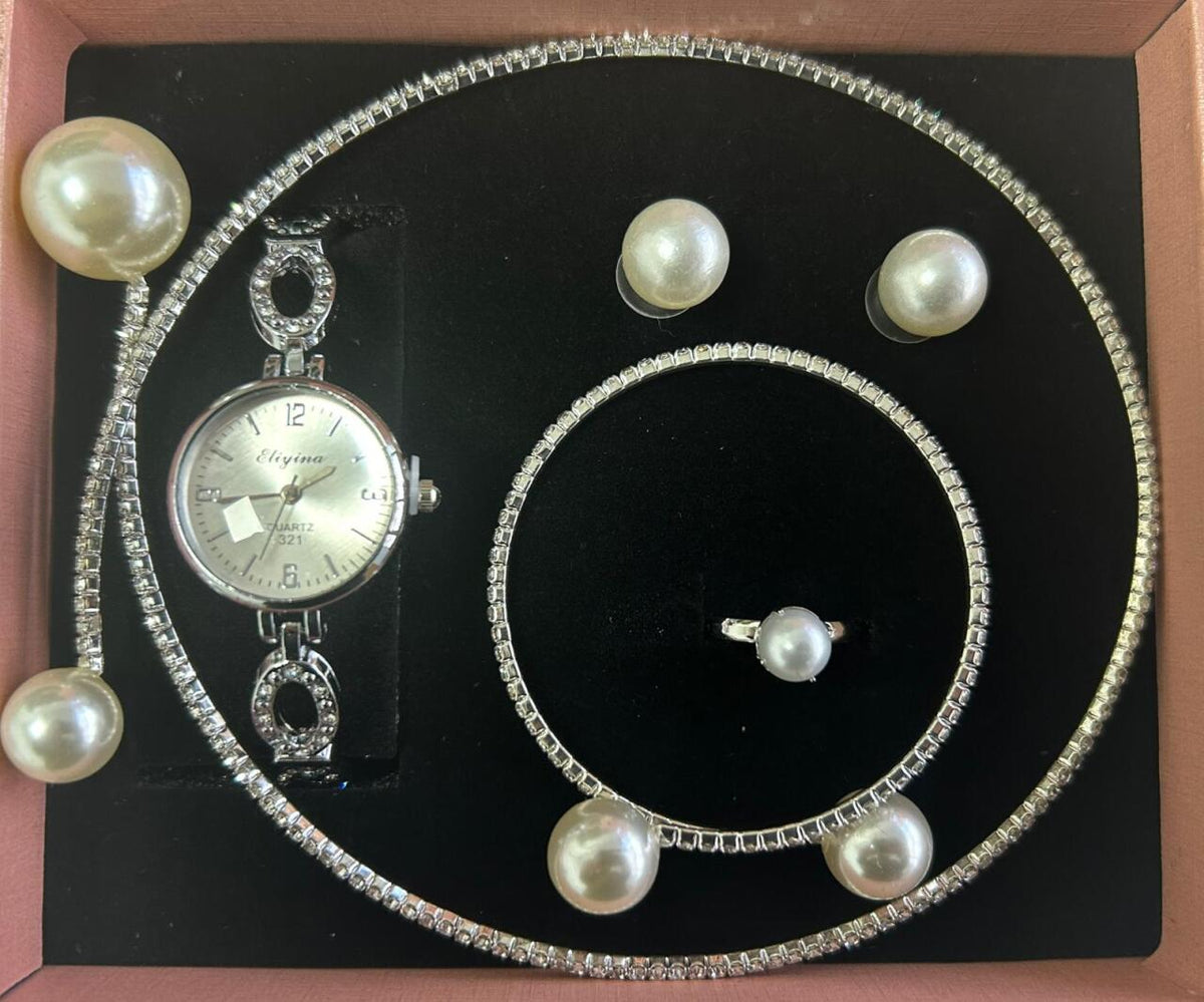 Conjunto de joyas plateado con perlas aleatorio.