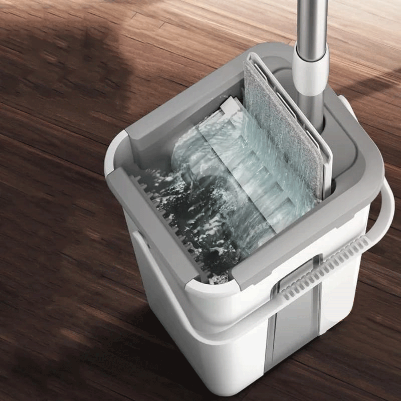Fregona con cubo autoescurrible con 3 trapos