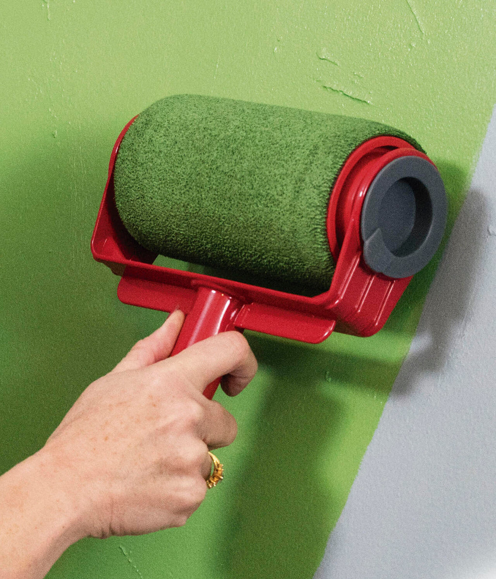 Rodillo de pintura recargable con palo extensible para áreas difíciles